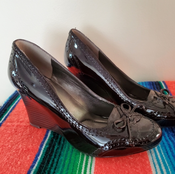 Vintage Enzo Angiolini brown patent leather wedges size 7. Like new. - Picture 2 of 7